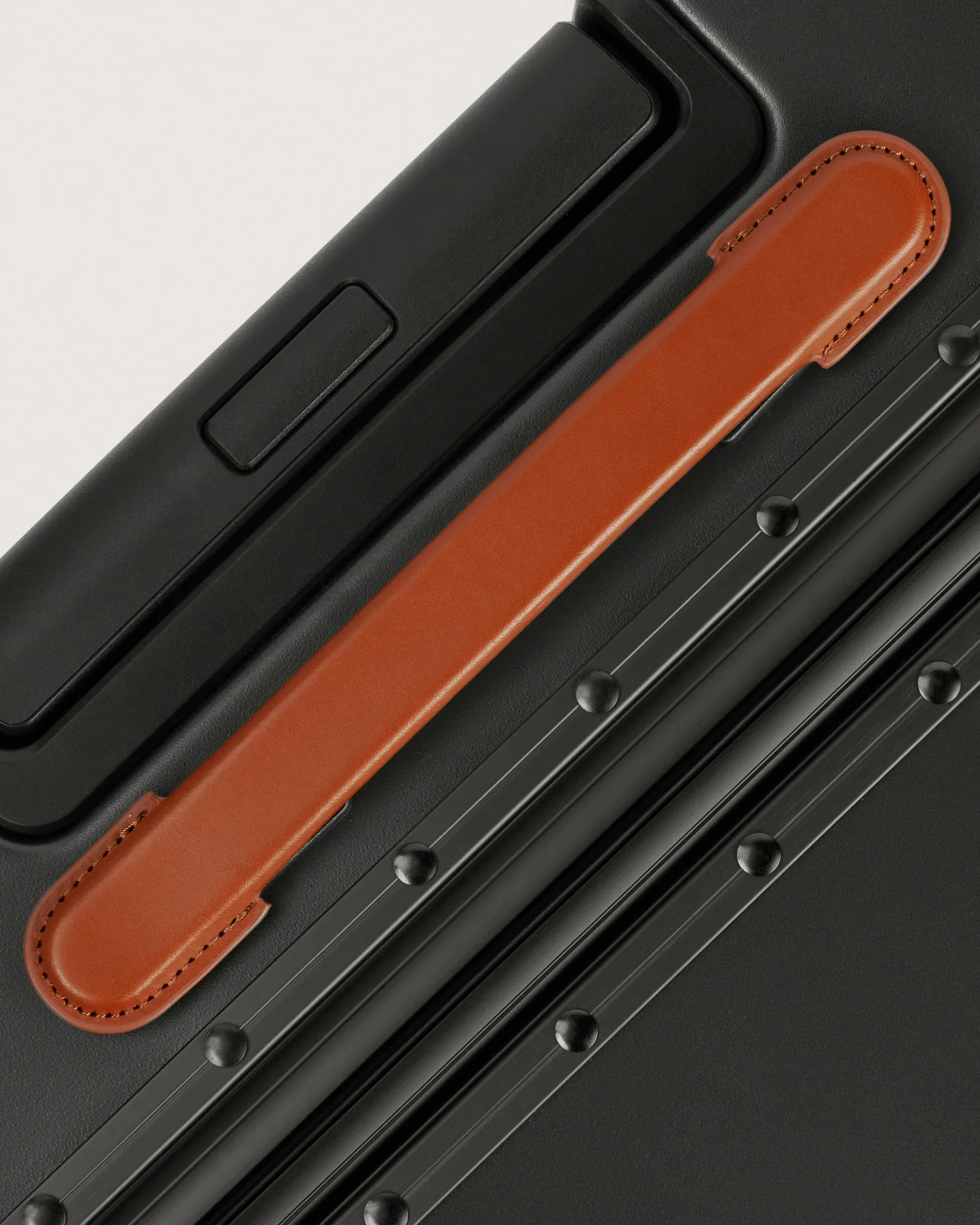 Carl Friedrik Hybrid The Carry-on