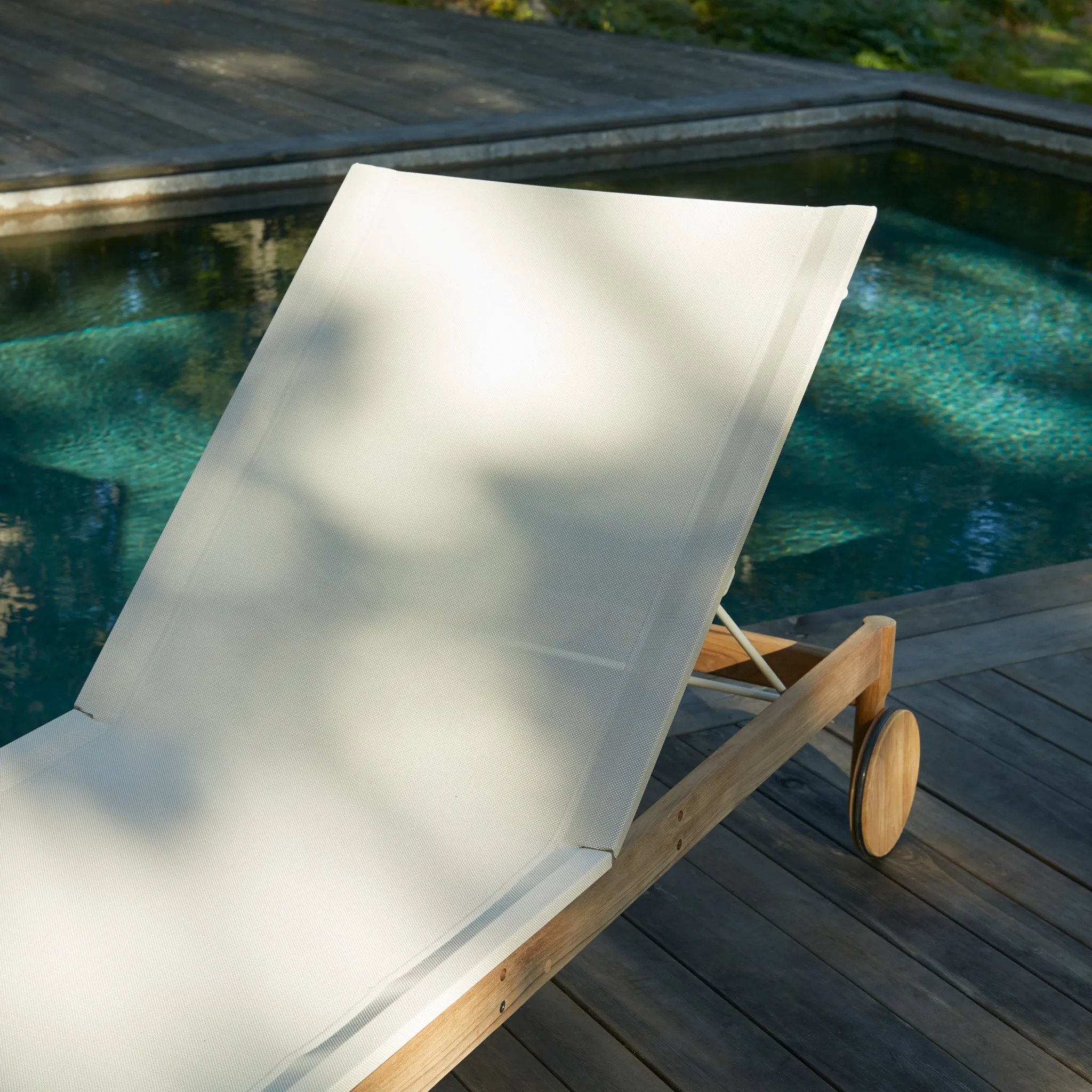 Pelagus Sunbed by Skagerak